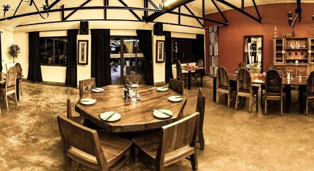 Etotongwe Lodge Outjo Esterno foto